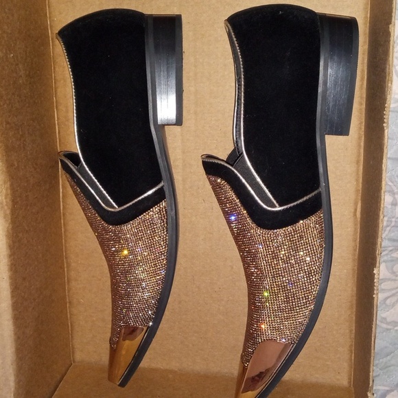 Stunner Gold Shoes - Picture 4 of 6